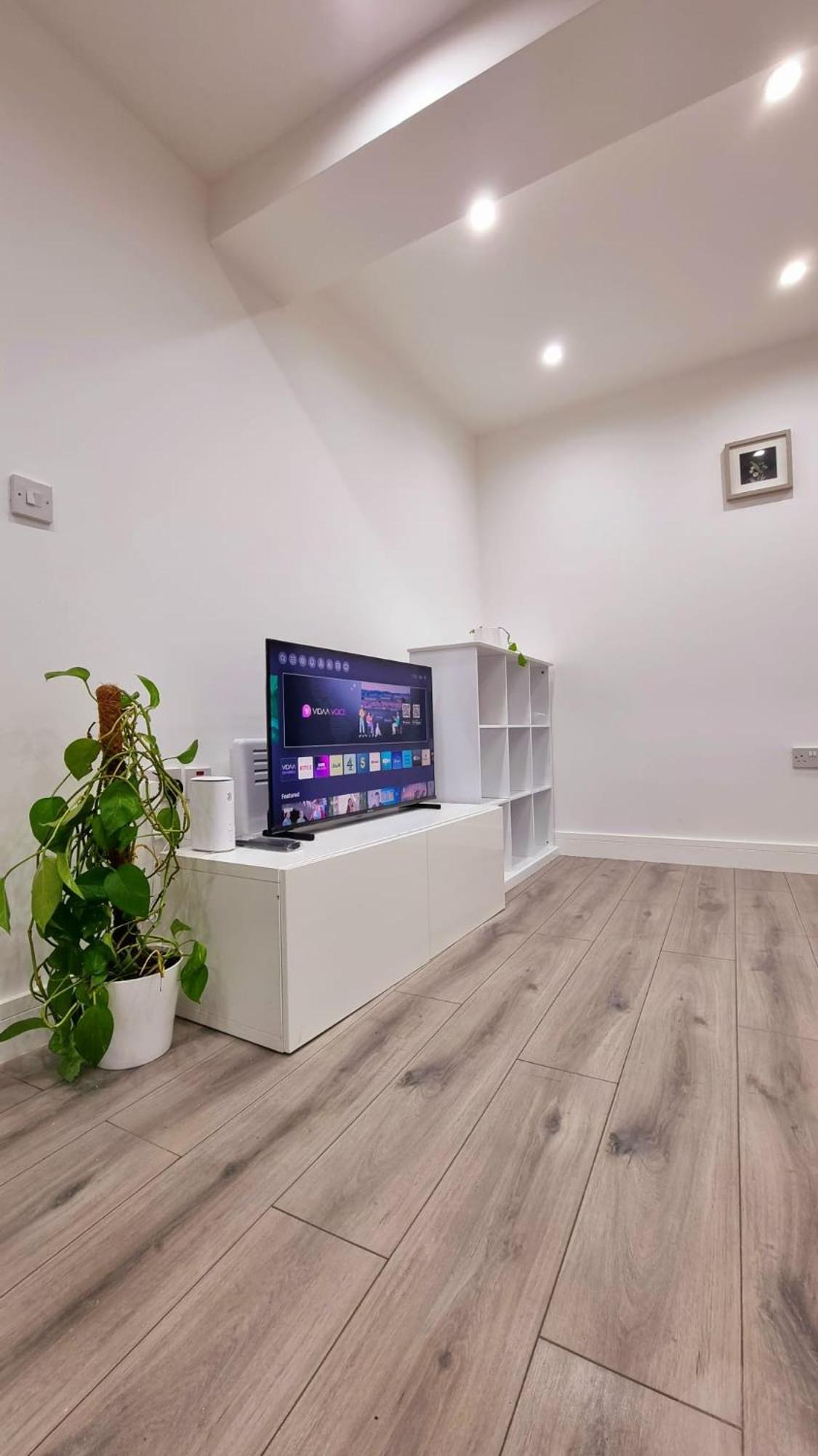 Brand New Flat Close To Turnpike Lane Tube Station London Eksteriør billede
